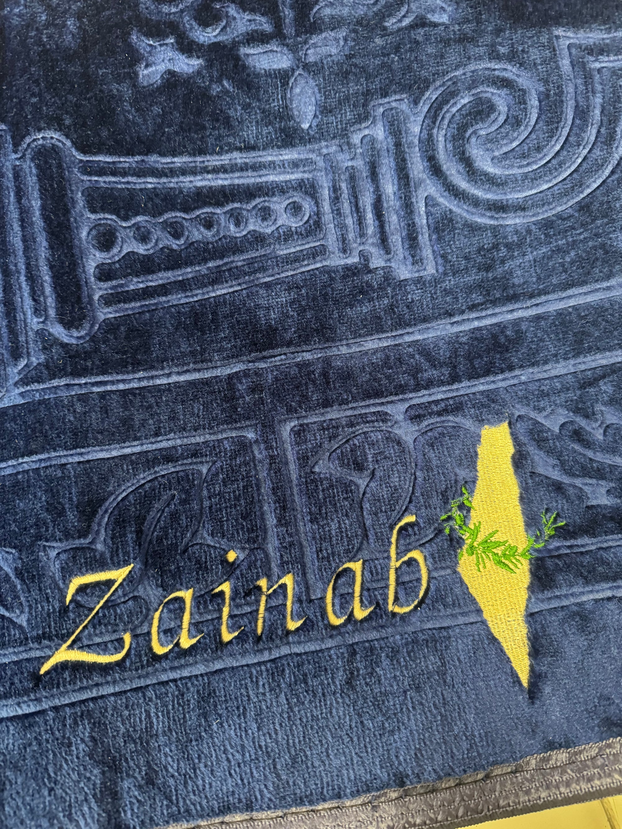 Personalisierte Gebetsteppiche mit Namen – Bestickt &amp; Geschenkidee